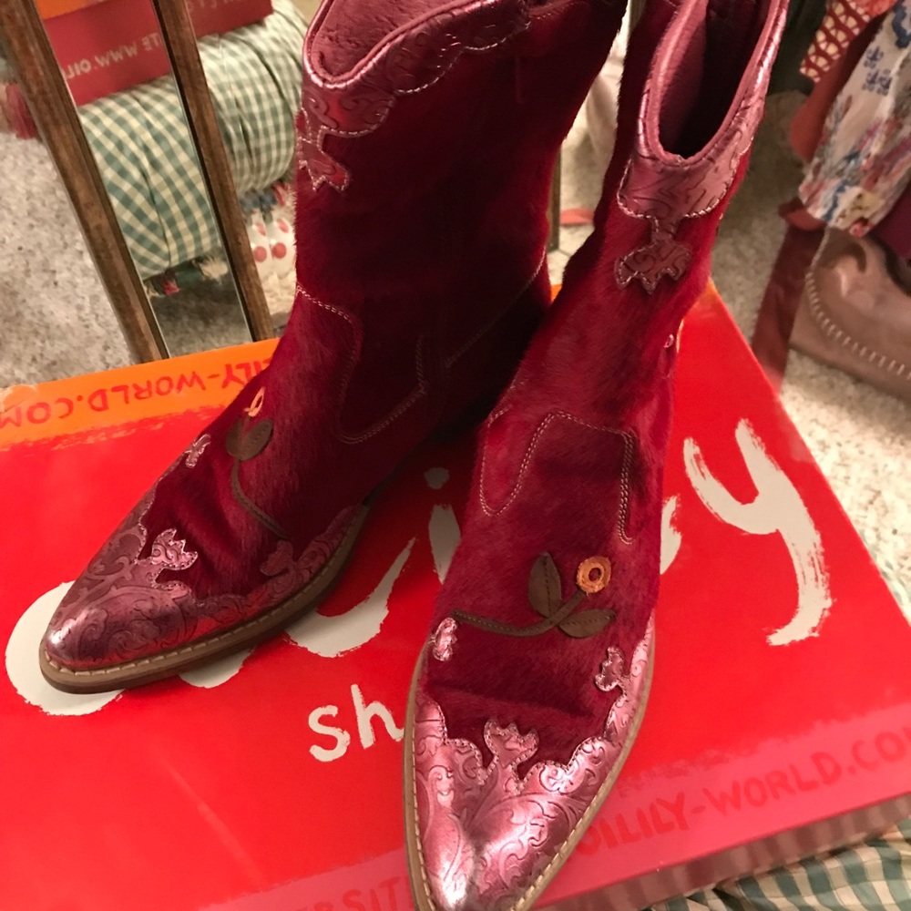 Oilily - Red hair on hide and pink metallic boots
